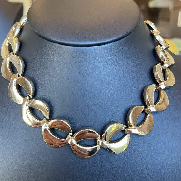 Vintage 1940’s MONET Gold Tone Oval Link Heavy Choker Collar Statement Necklace - Picture 6 of 10